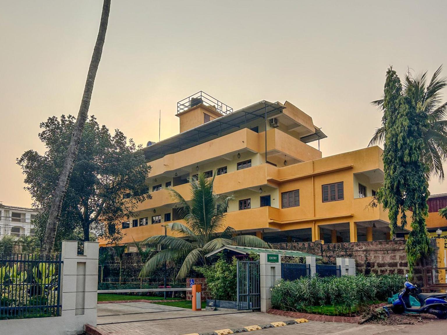 La Costa Residency Hotel Andzsuna Kültér fotó